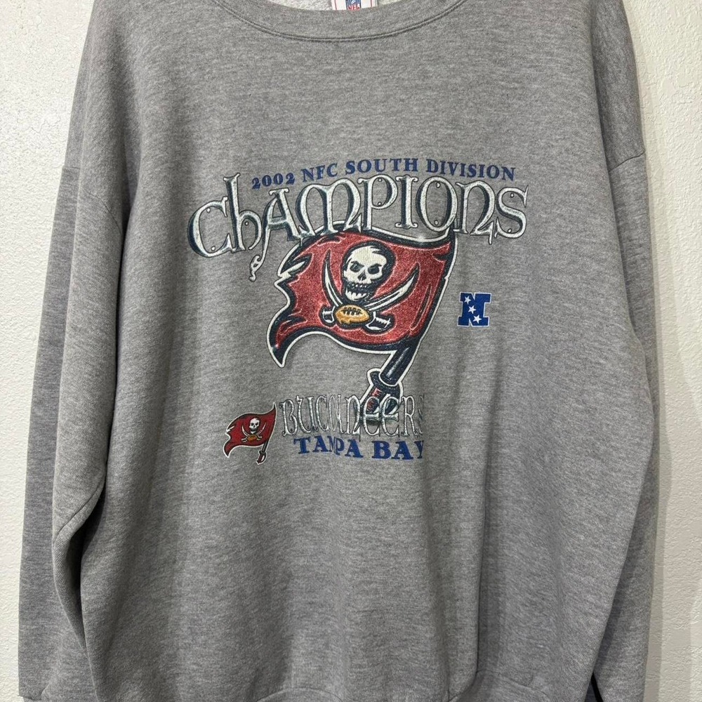 Grey and blue 2003 Tampa Bay Buccaneers NFL crewneck sweatshirt